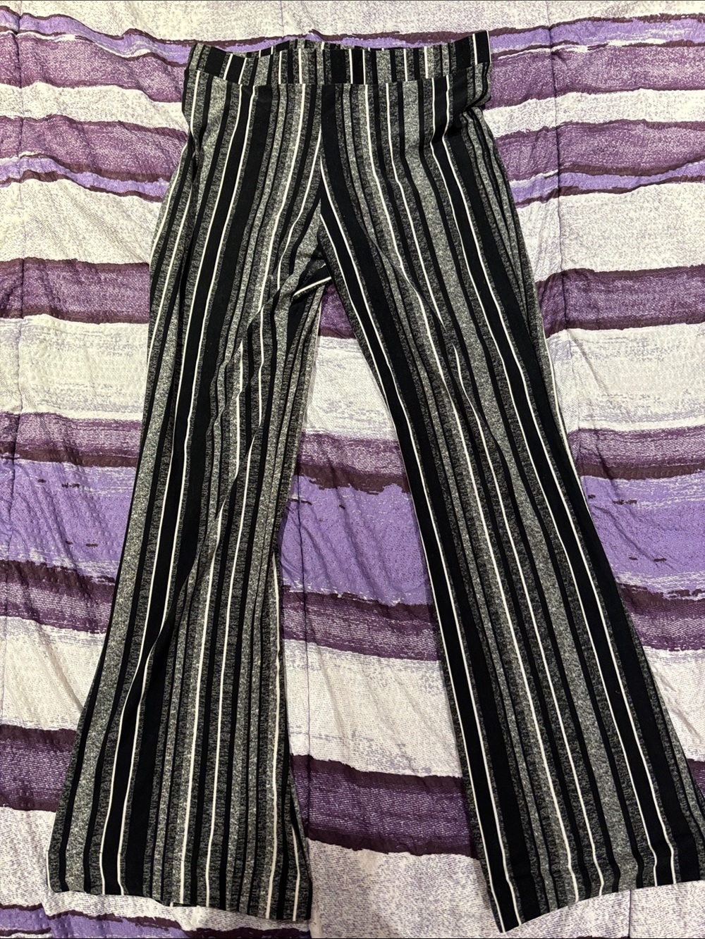 Women’s Black & Gray Vertical Stripe Wide-Leg Pants